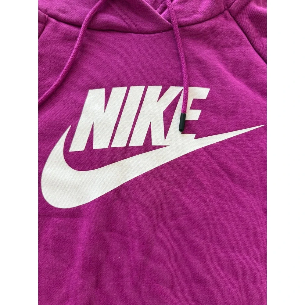 Nike sportswear essential
